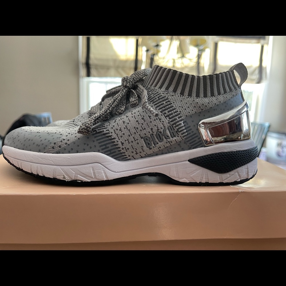 Bloch Alcyone sneaker size 6.5